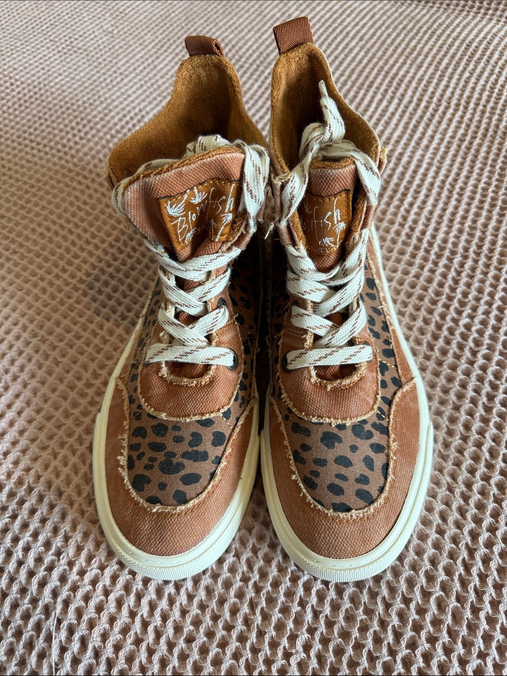 Blowfish Women’s Brown Leopard-Print High-Top Sneakers NWOT, size 8 - Picture 2 of 7